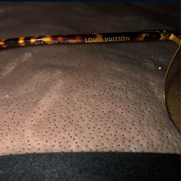 Louis Vuitton Sunglasses (LV) - Picture 7 of 12